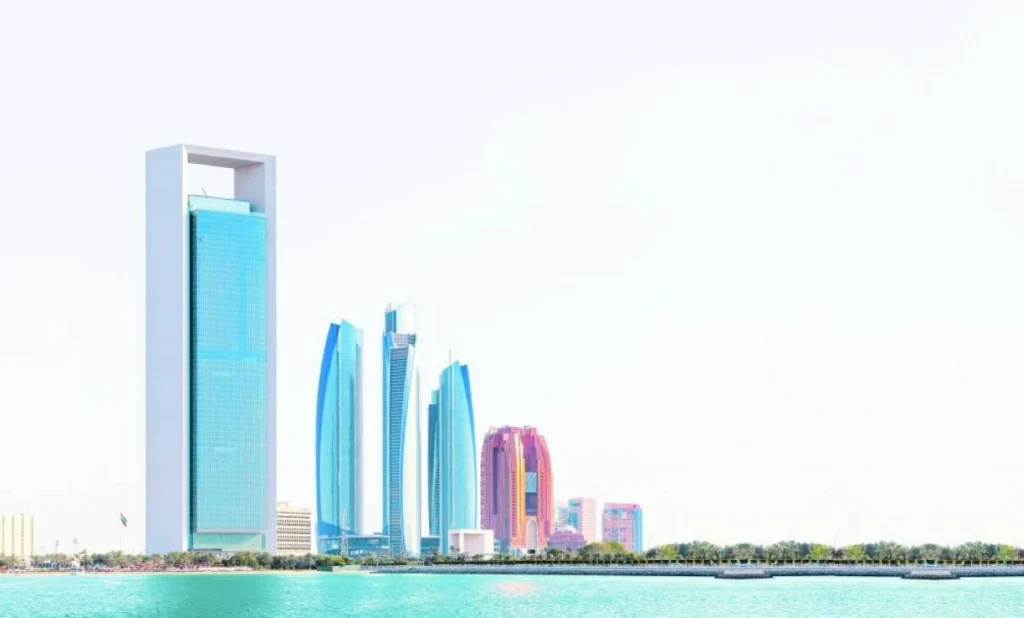 12 نشاطاً تقود نمو اقتصاد الإمارات 3% في الربع الأول