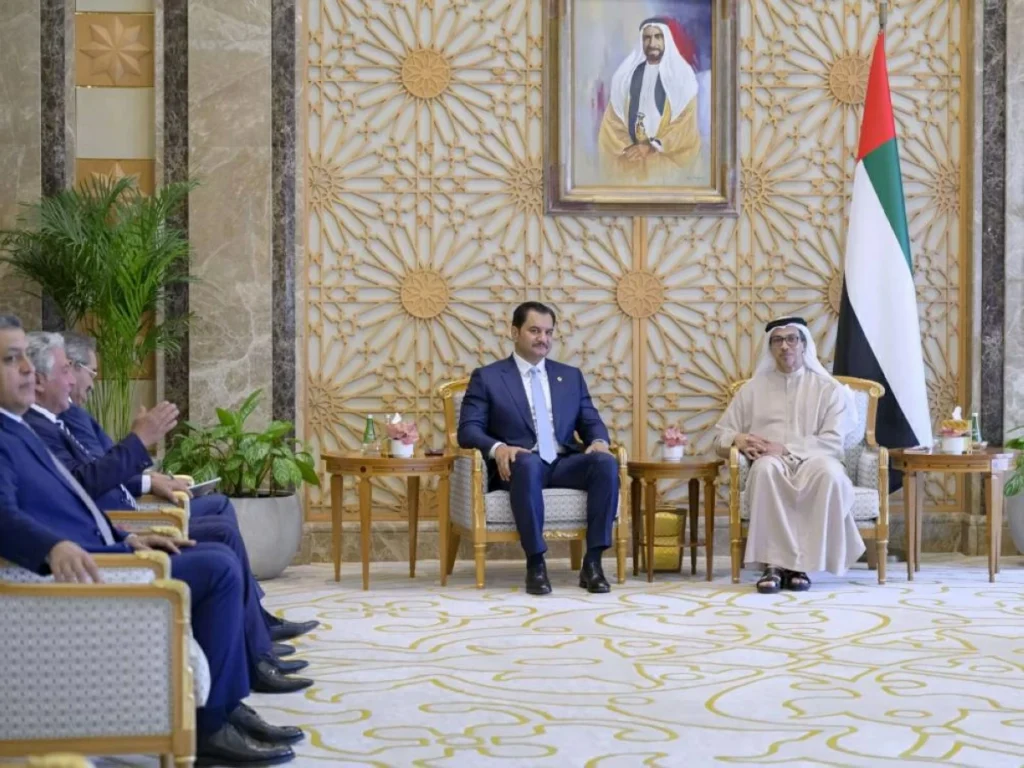 منصور بن زايد ونائب القائد العام للقوات المسلحة العربية الليبية يبحثان تعزيز العلاقات