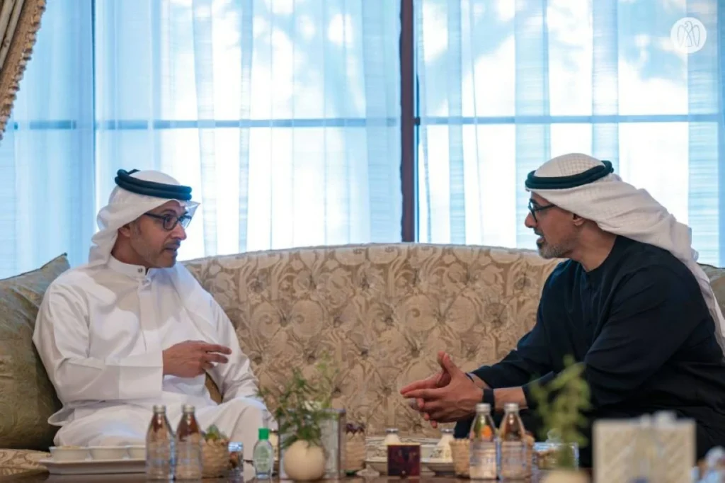 هزاع بن زايد وخالد بن محمد بن زايد يبحثان شؤون الوطن والمواطن