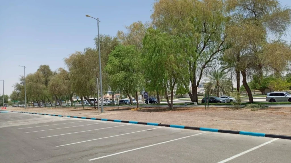 تفعيل المواقف المدفوعة في ثلاثة قطاعات بمدينة العين
